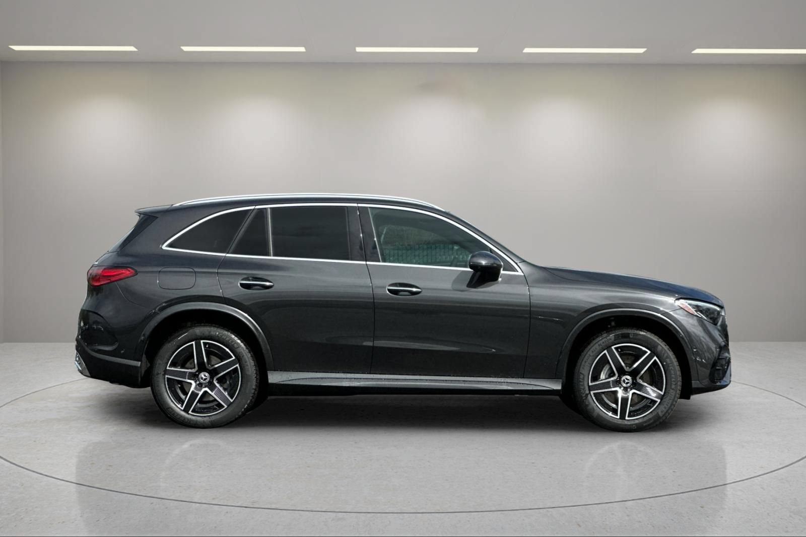 New 2025 Mercedes-Benz GLC 300 4MATIC image 3