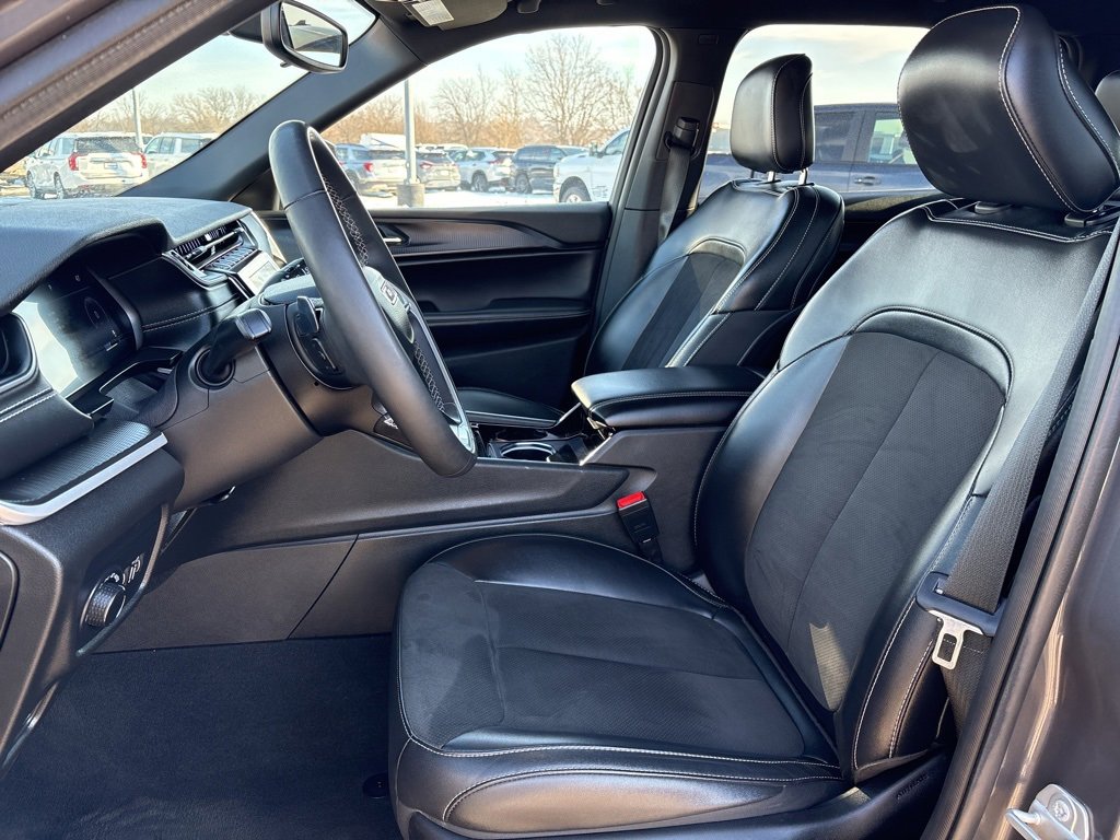 Used 2023 Jeep Grand Cherokee L Laredo image 11