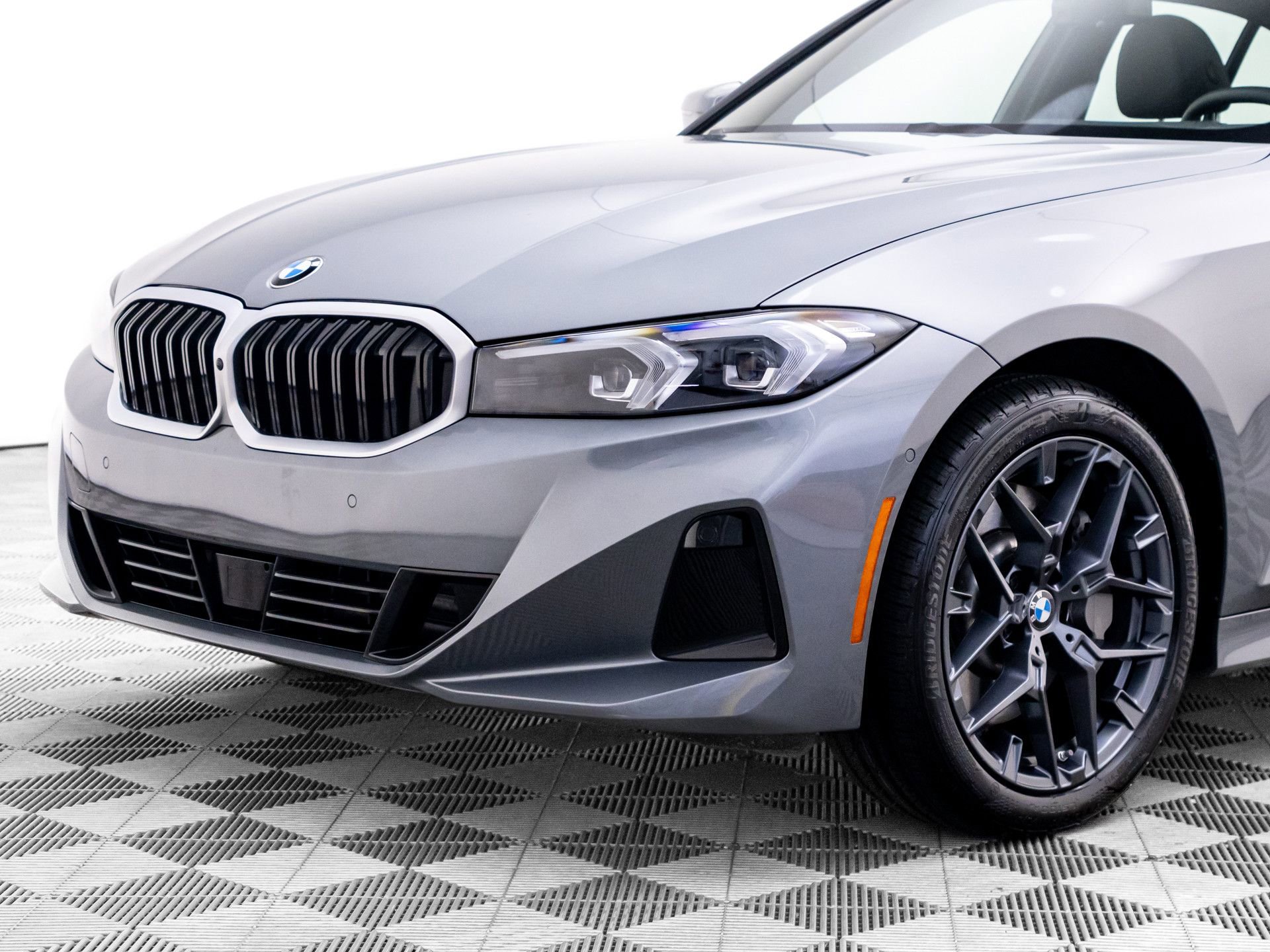Certified 2025 BMW 330i xDrive Sedan w/ Premium Package AWD/4WD image 39