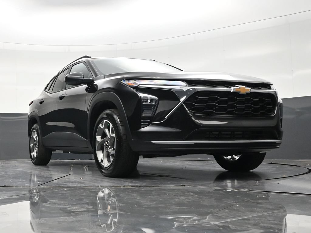 Used 2025 Chevrolet Trax LT w/ Driver Confidence Package FWD image 23