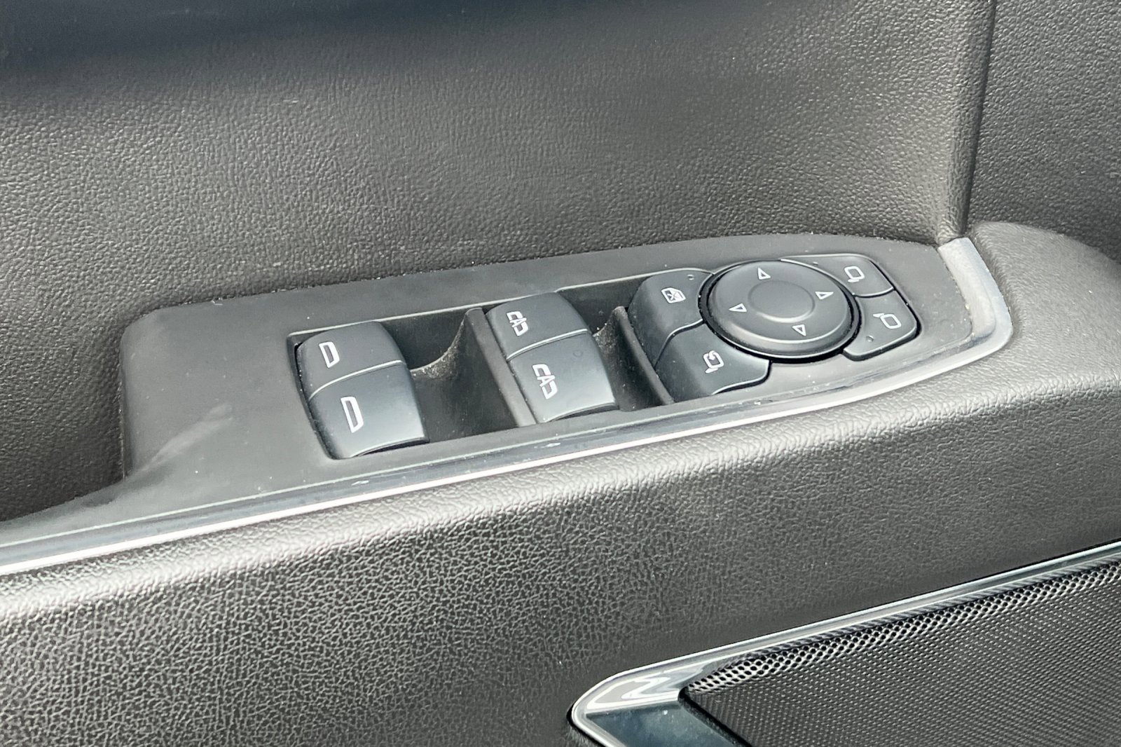 Used 2024 GMC Sierra 1500 SLT image 12