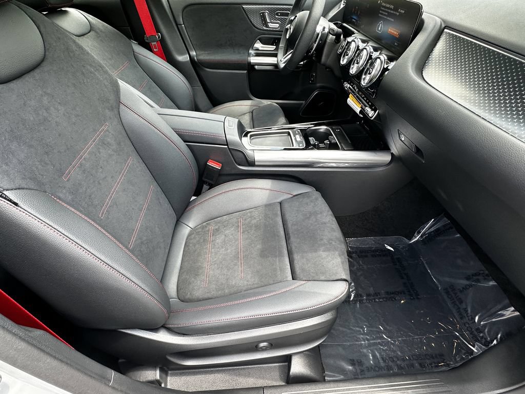 New 2026 Mercedes-Benz GLA 35 AMG 4MATIC image 15