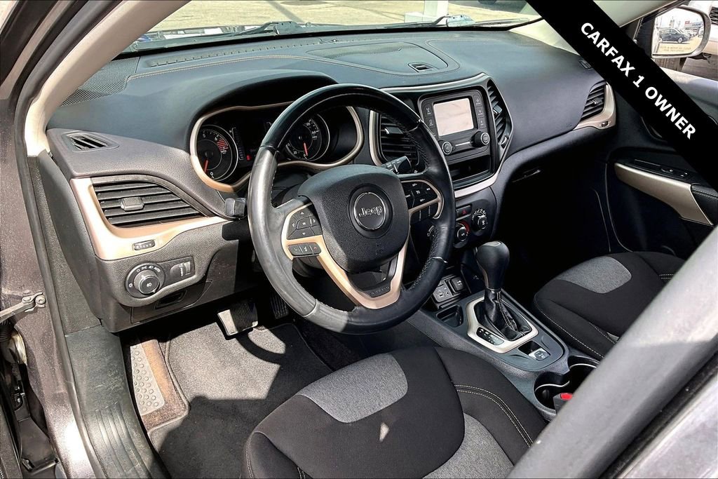 Used 2018 Jeep Cherokee Latitude w/ Altitude Package image 16