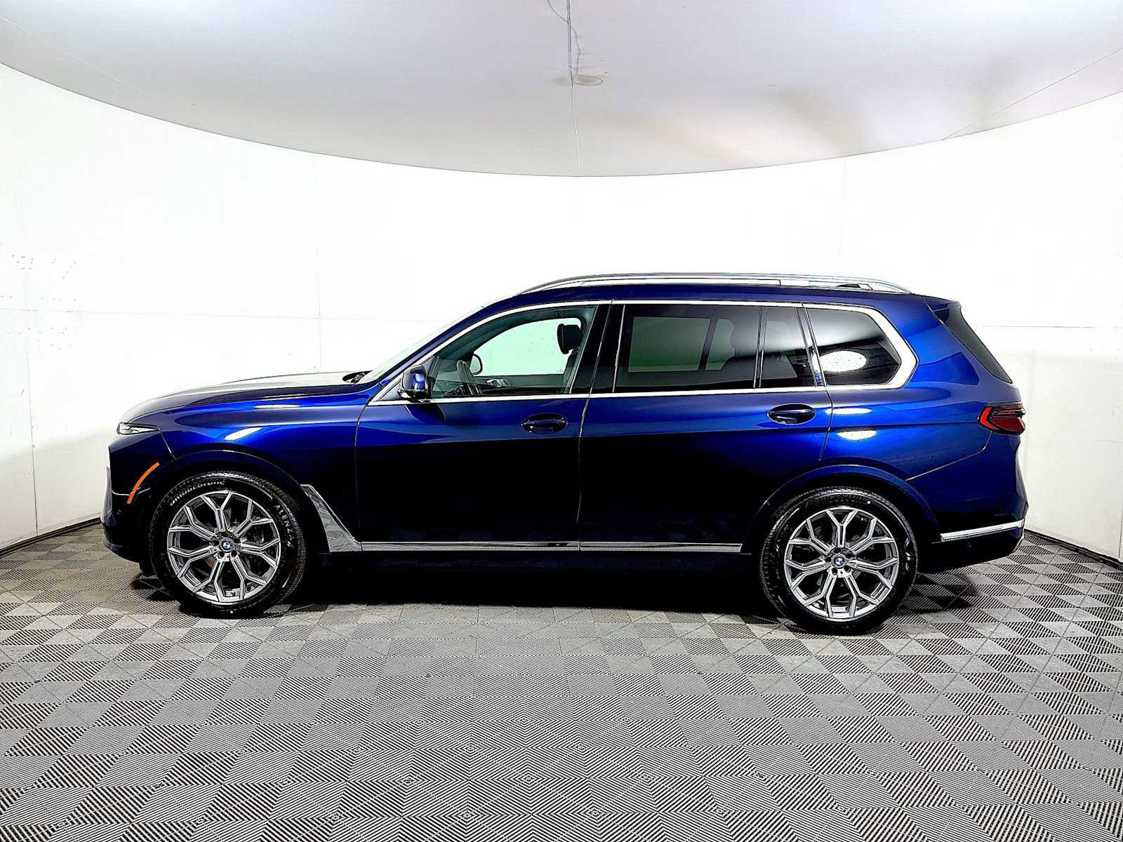 Certified 2024 BMW X7 xDrive40i w/ Premium Package AWD/4WD image 4