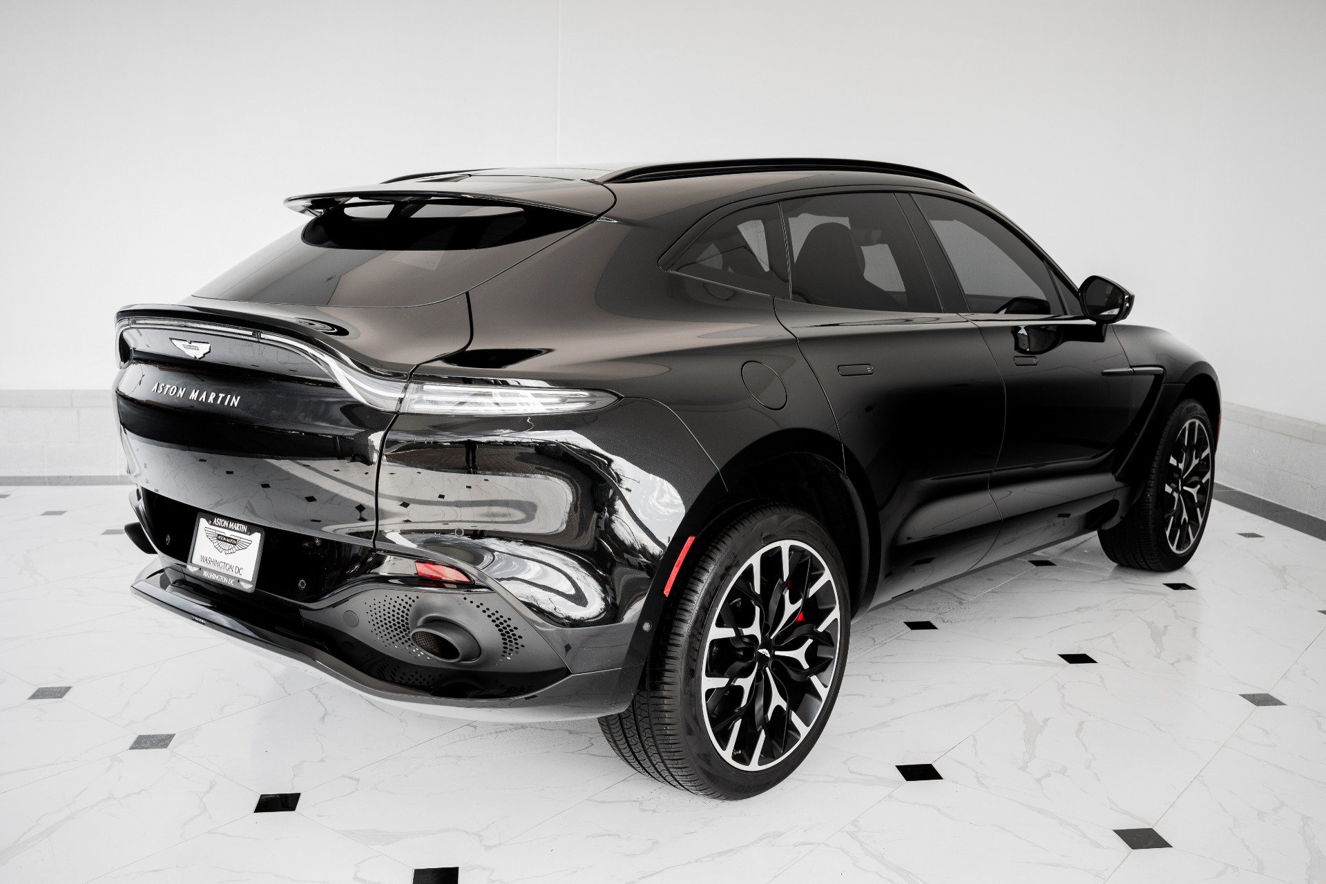Used 2022 Aston Martin DBX AWD/4WD image 39