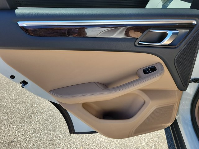 Certified 2023 Porsche Macan AWD/4WD image 22