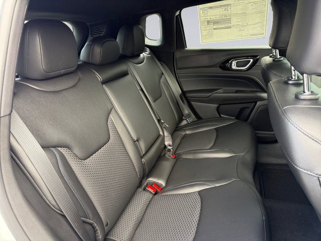 New 2026 Jeep Compass Latitude image 18