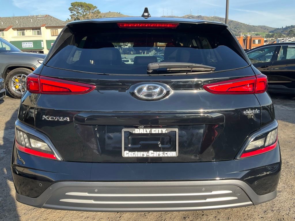 Used 2022 Hyundai Kona Limited w/ Cargo Package image 4