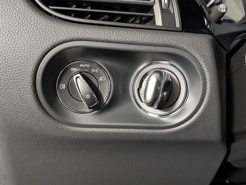 New 2026 Porsche Macan image 37