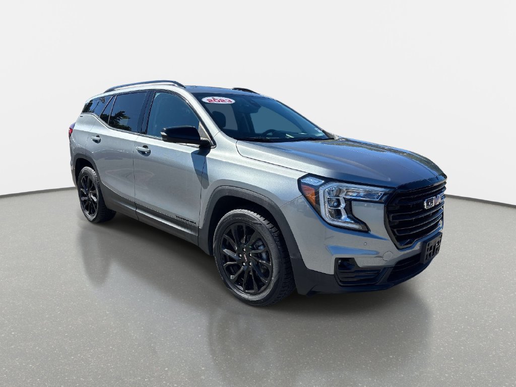 Used 2023 GMC Terrain SLT w/ Infotainment Package II AWD/4WD image 2