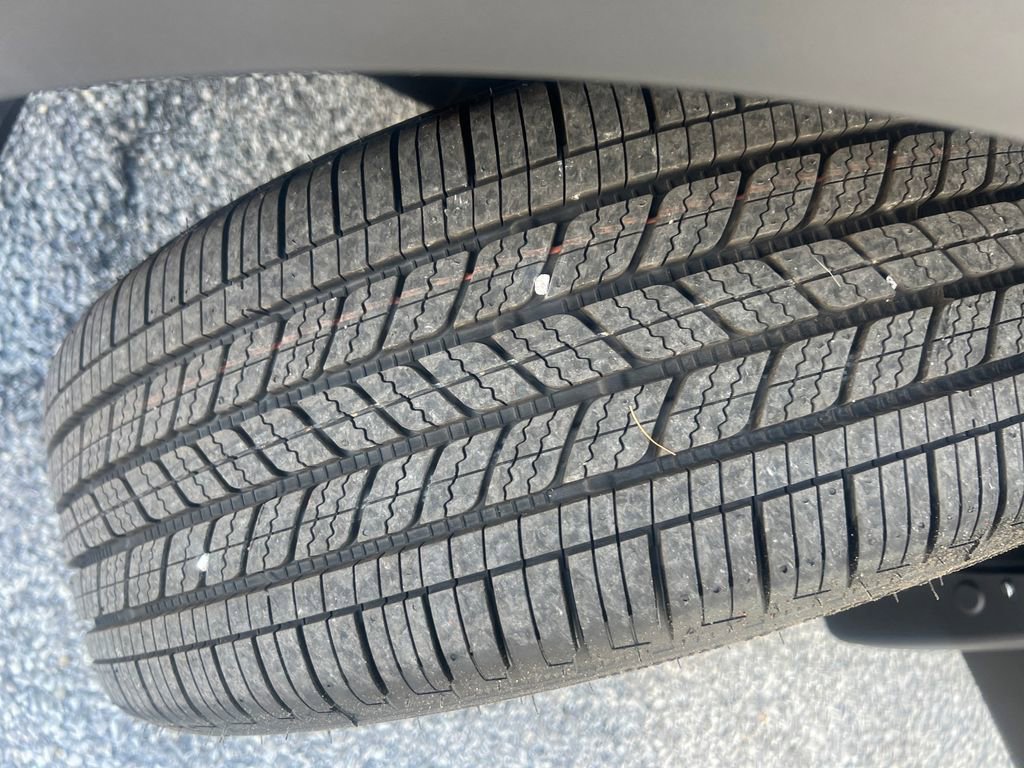 Certified 2025 Nissan Kicks SR AWD/4WD image 28