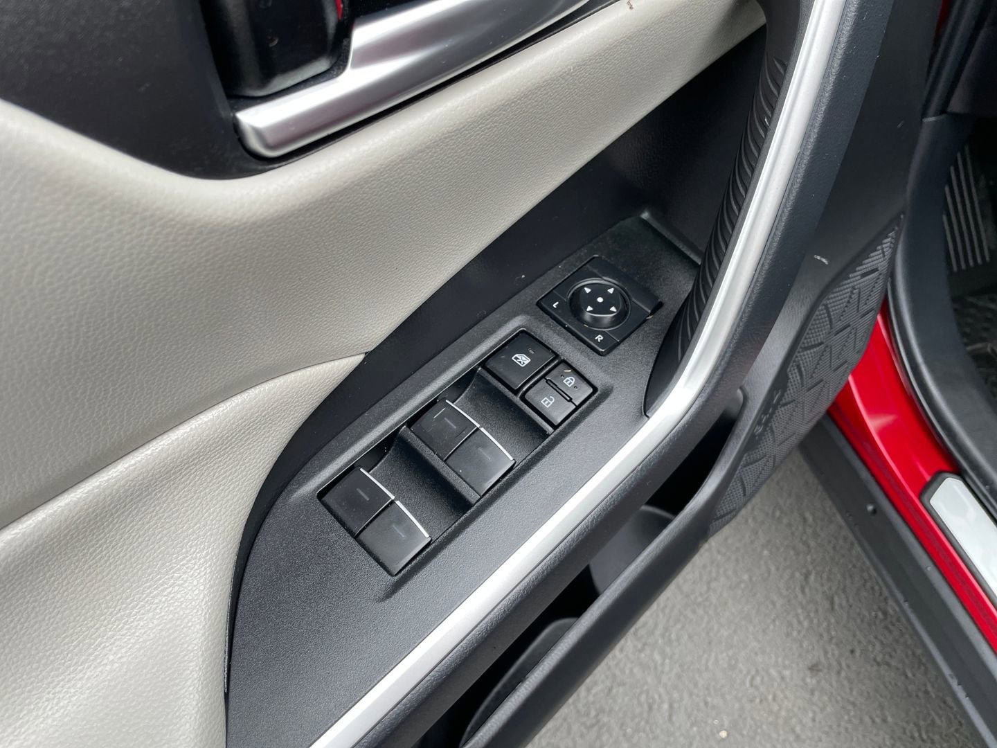 Certified 2025 Toyota RAV4 XLE w/ Convenience Package image 13