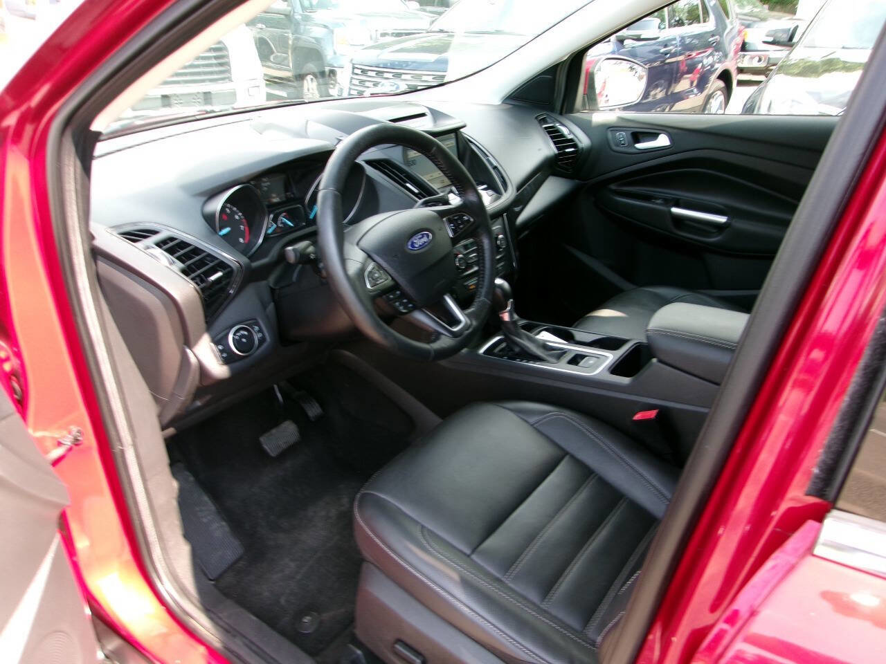 Used 2017 Ford Escape Titanium image 5