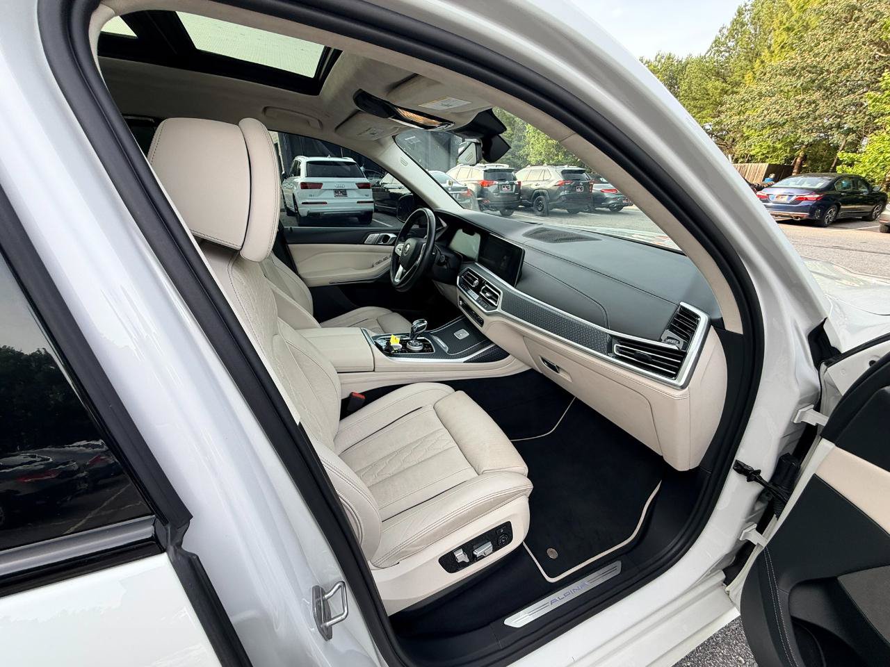 Used 2022 BMW ALPINA XB7 AWD/4WD image 16