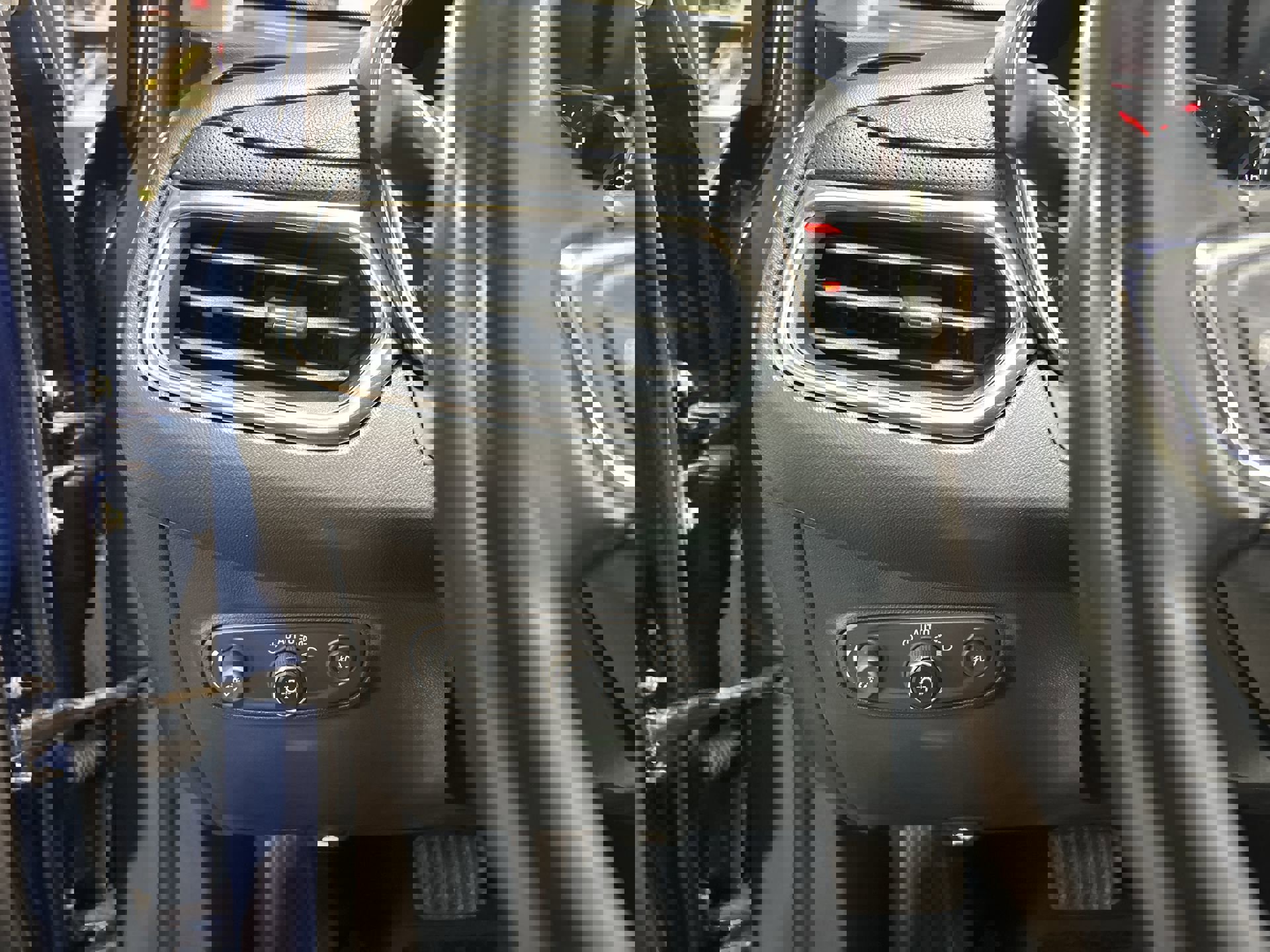 Used 2020 Chevrolet Equinox Premier image 19