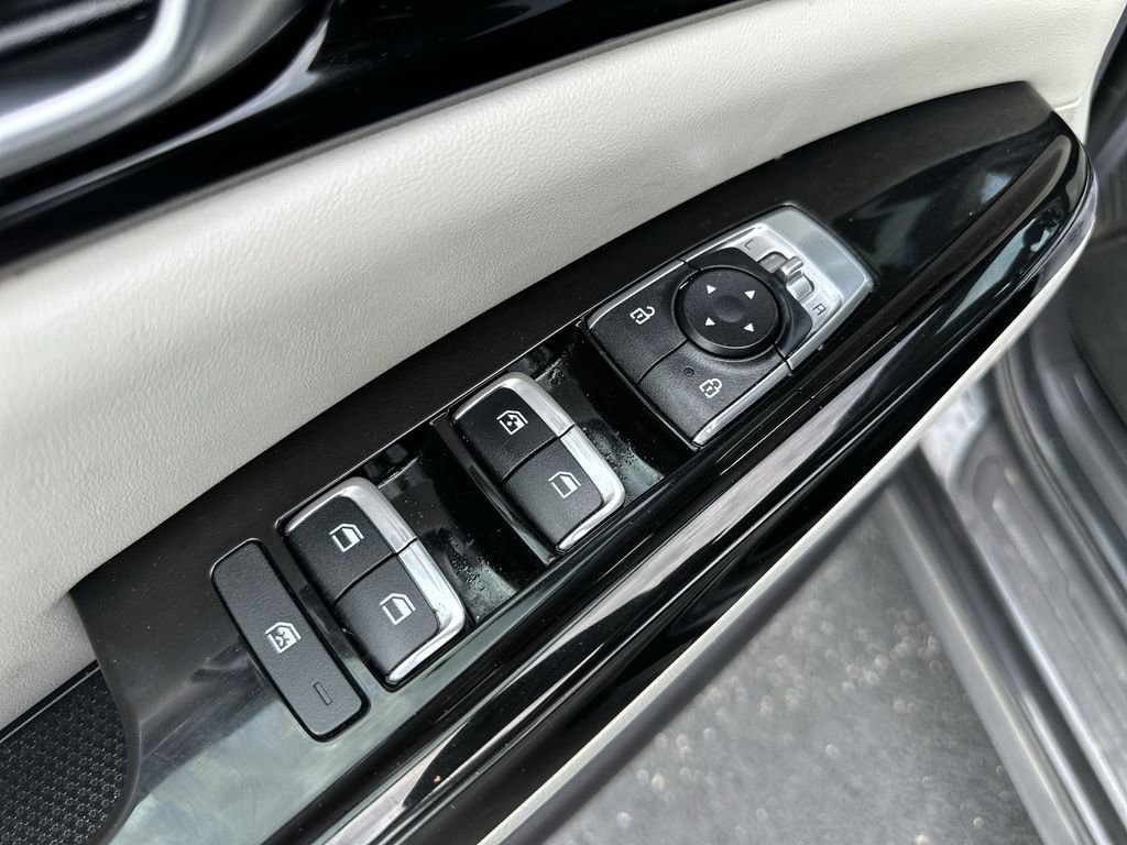 Used 2024 Kia Carnival EX FWD image 19