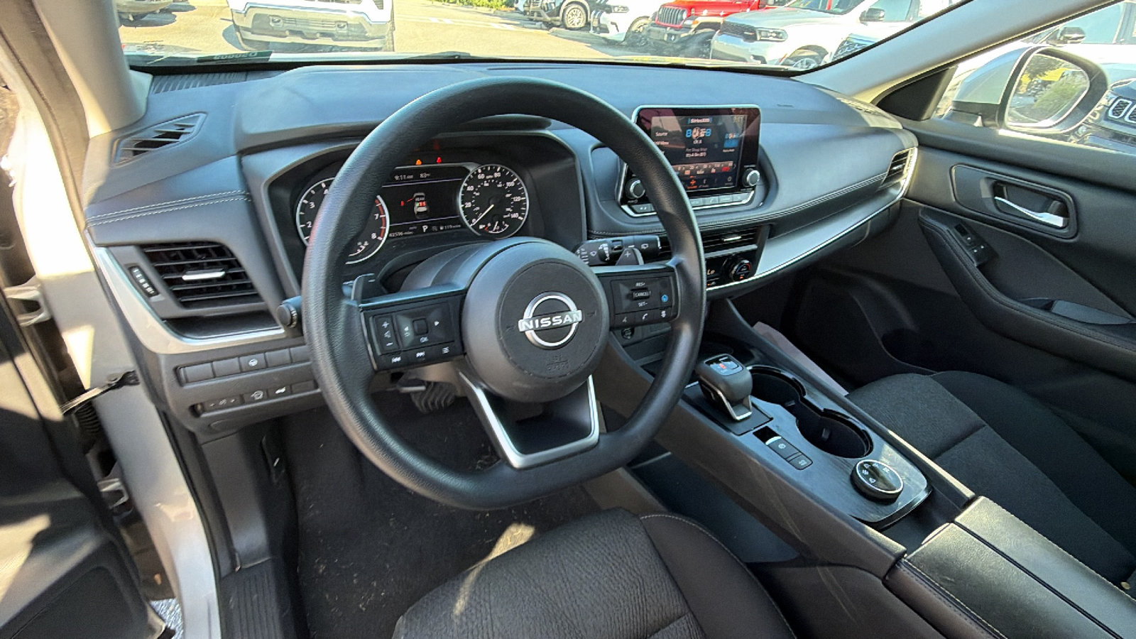 Used 2024 Nissan Rogue SV AWD/4WD image 24