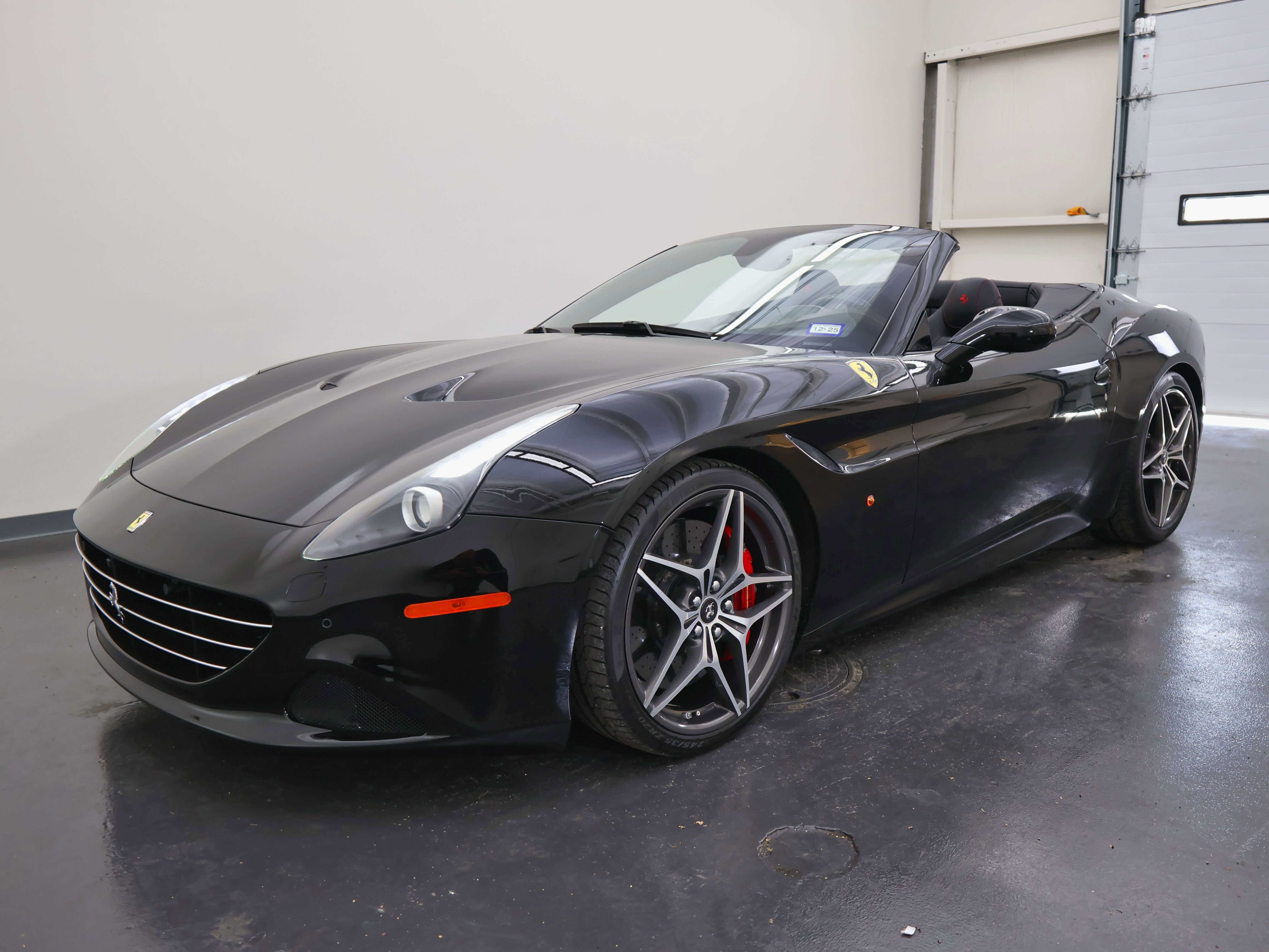 Used 2017 Ferrari California T image 8