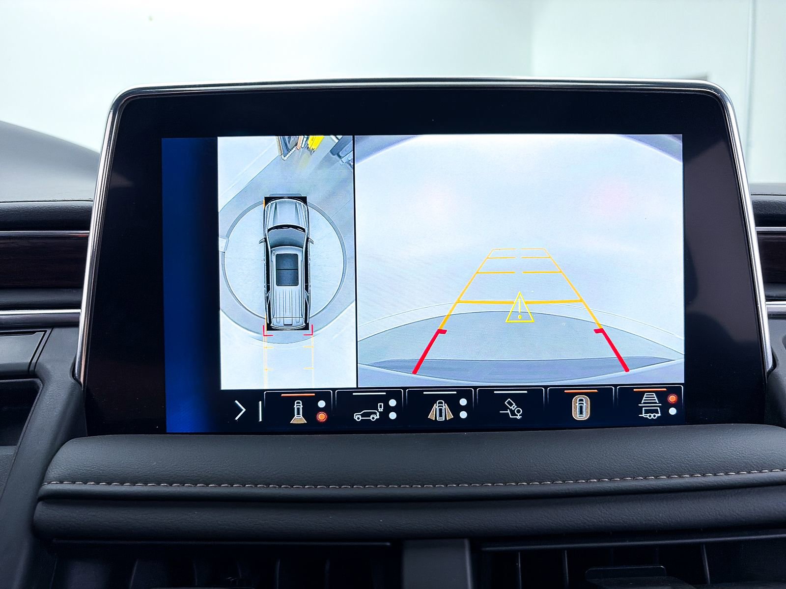 Used 2024 Chevrolet Suburban High Country AWD/4WD image 9