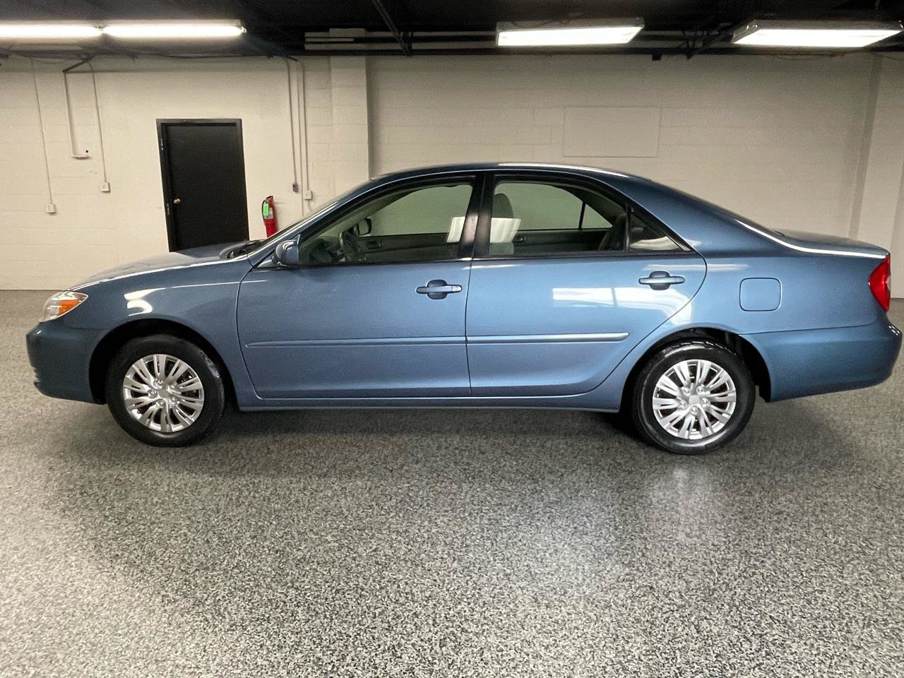 Used 2004 Toyota Camry LE FWD image 10