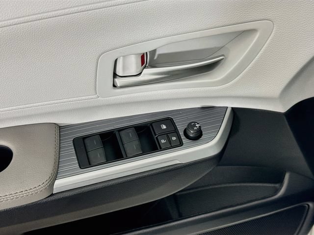 Used 2025 Toyota Sienna XLE FWD image 17