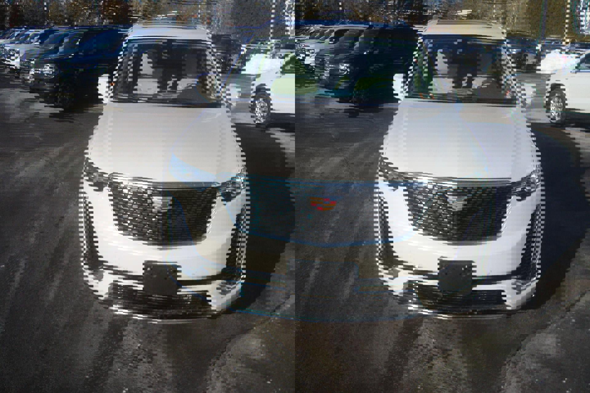 Used 2023 Cadillac XT6 Premium Luxury image 2