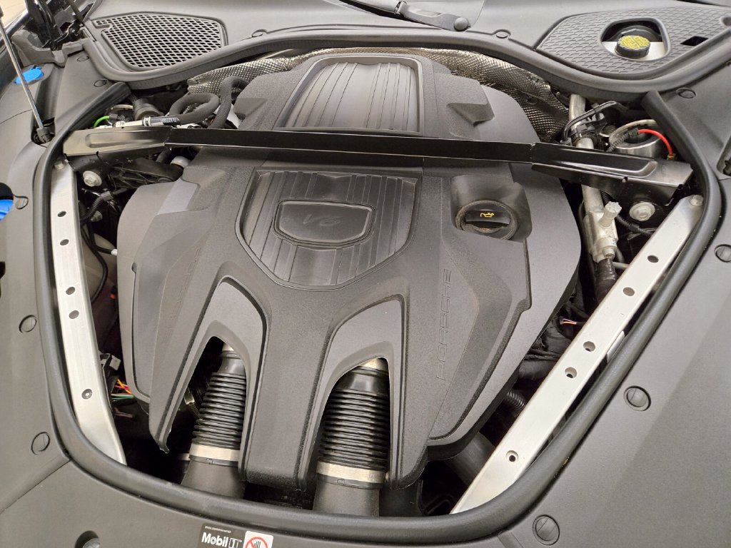 Used 2025 Porsche Panamera 4 AWD/4WD image 29