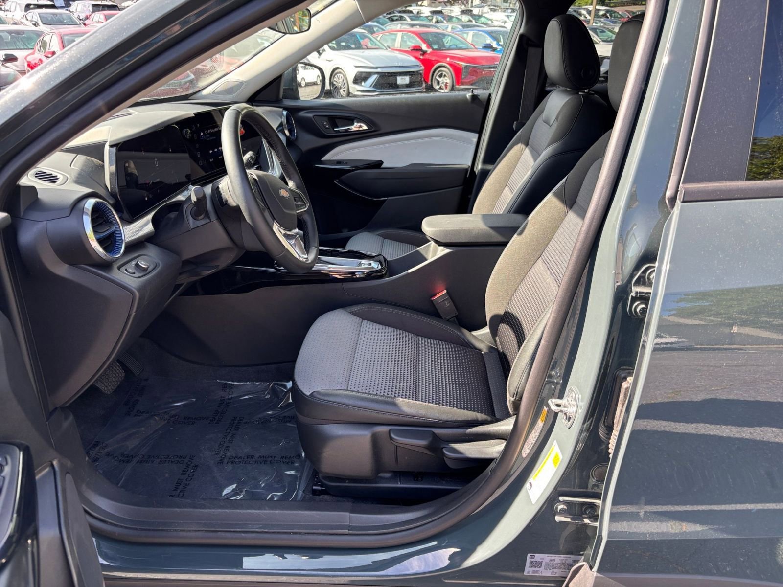 Used 2025 Chevrolet Trax LT w/ LT Convenience Package FWD image 22