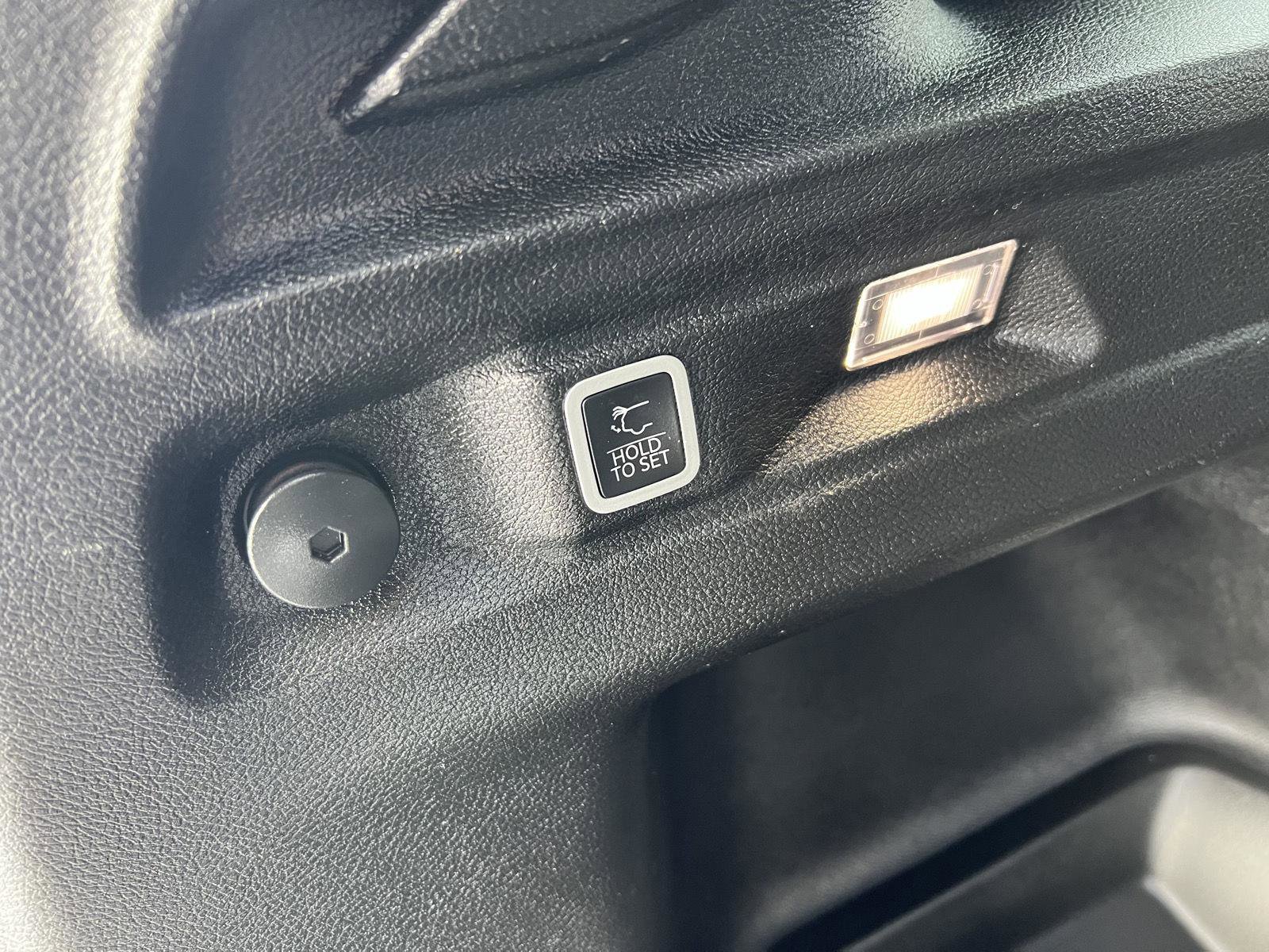 Used 2024 Jeep Grand Cherokee L Limited w/ Luxury Tech Group II image 35