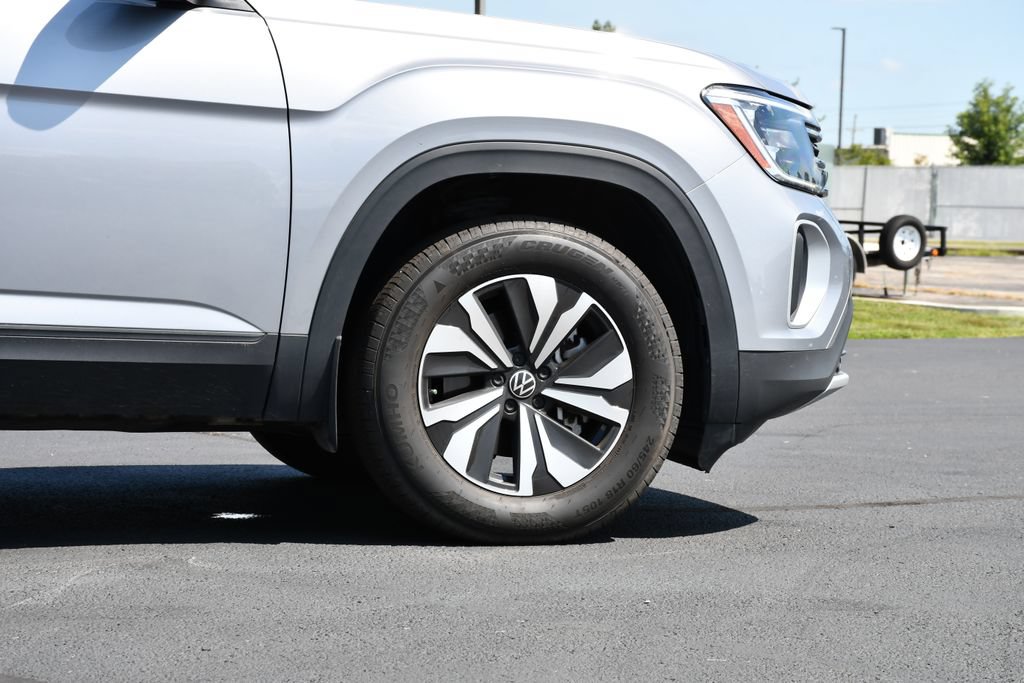 Used 2025 Volkswagen Atlas SE AWD/4WD image 9