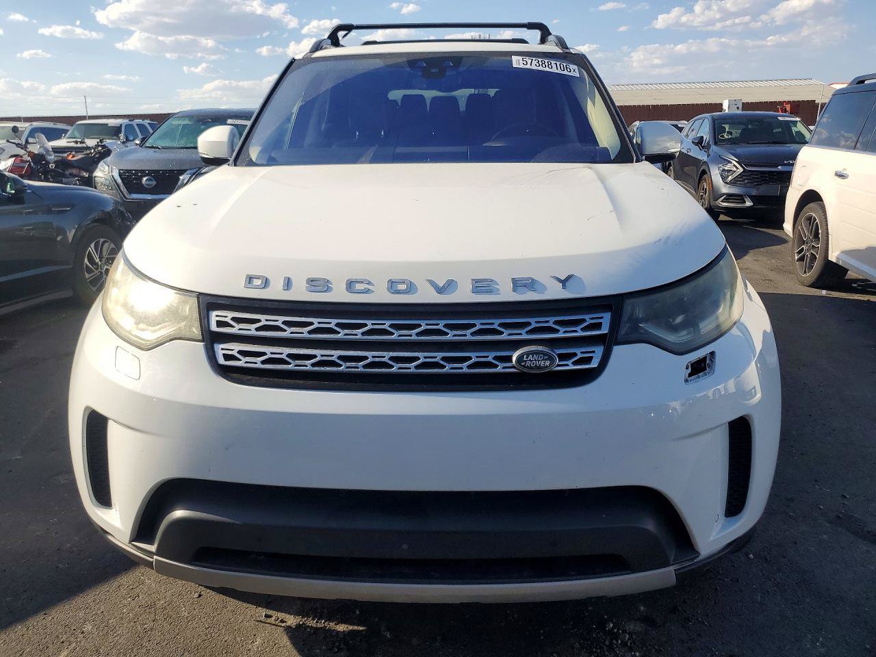 Used 2017 Land Rover Discovery HSE Luxury AWD/4WD image 2