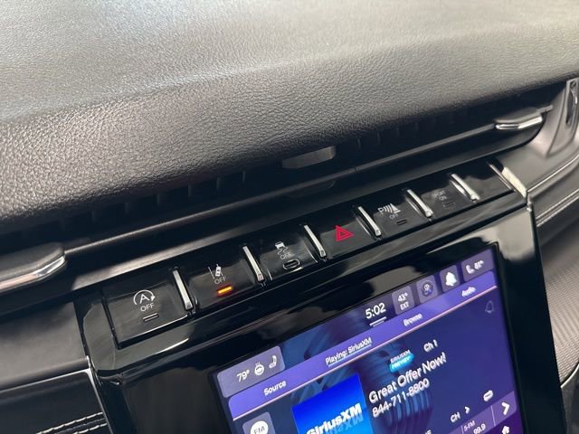 Used 2023 Jeep Grand Cherokee Altitude image 41
