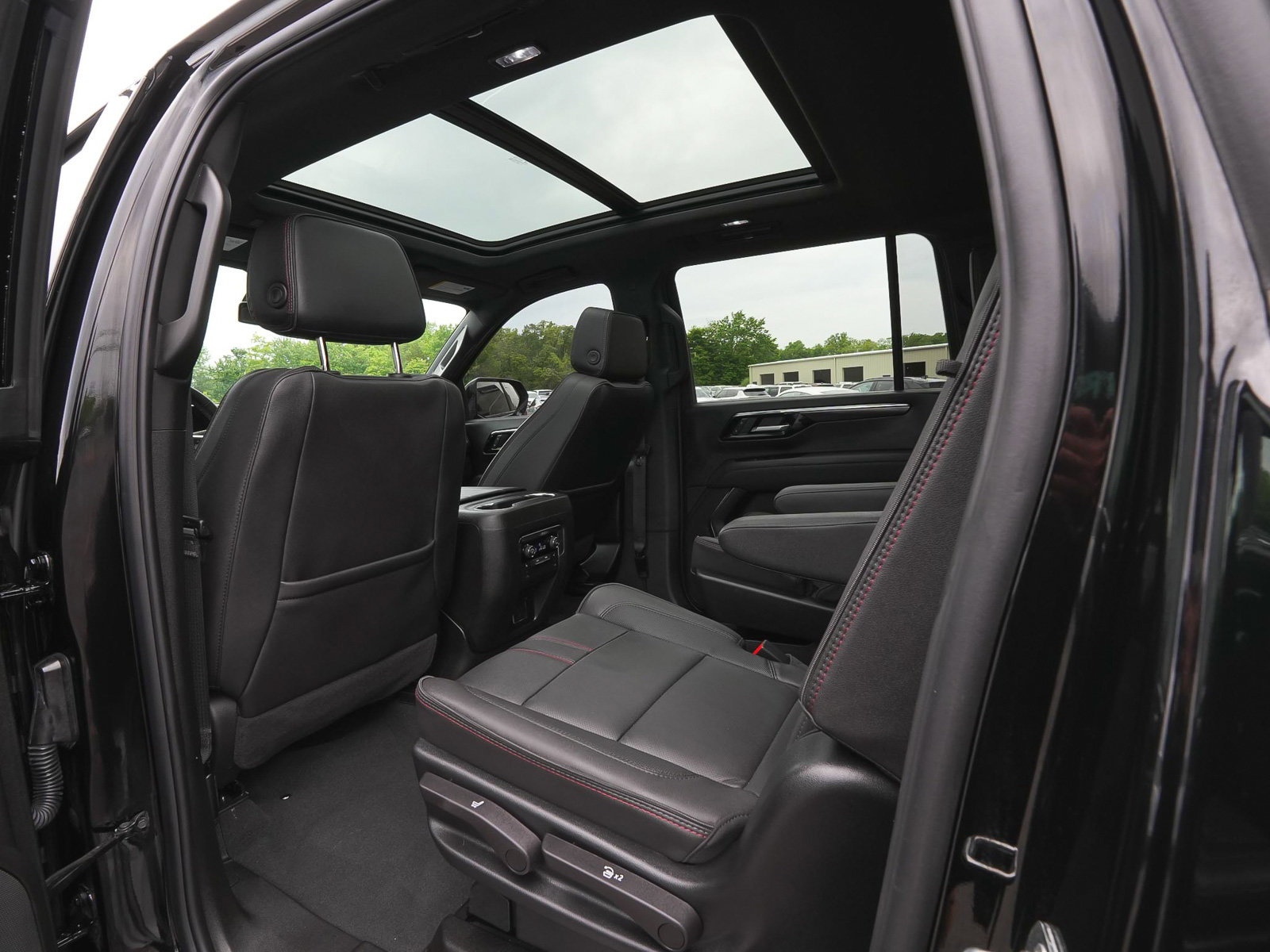 Used 2026 Chevrolet Suburban RST w/ RST Capability Package AWD/4WD image 36