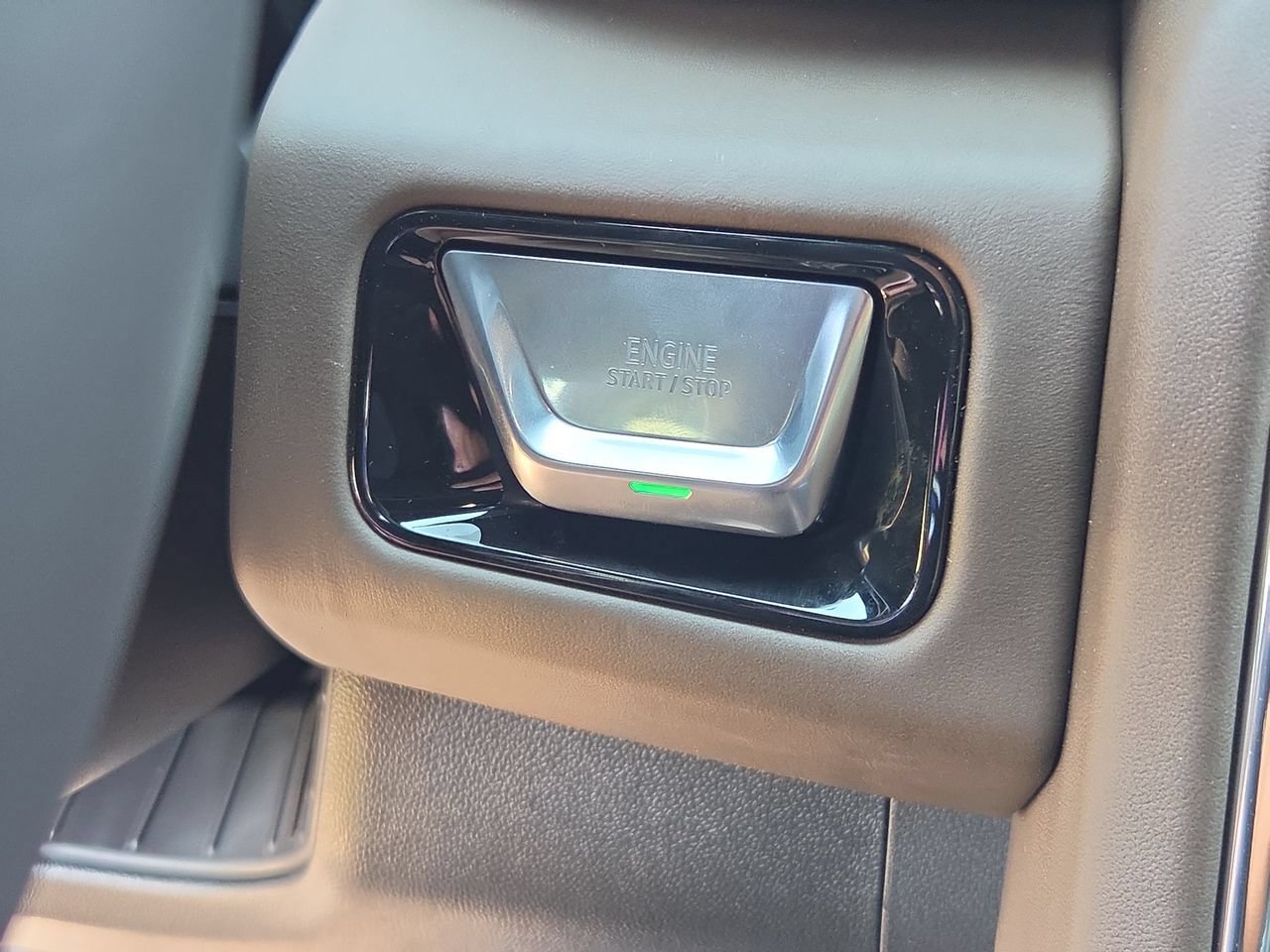 New 2026 GMC Yukon XL Denali Ultimate AWD/4WD image 17