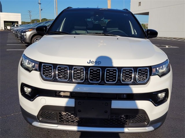 Used 2025 Jeep Compass Limited image 13