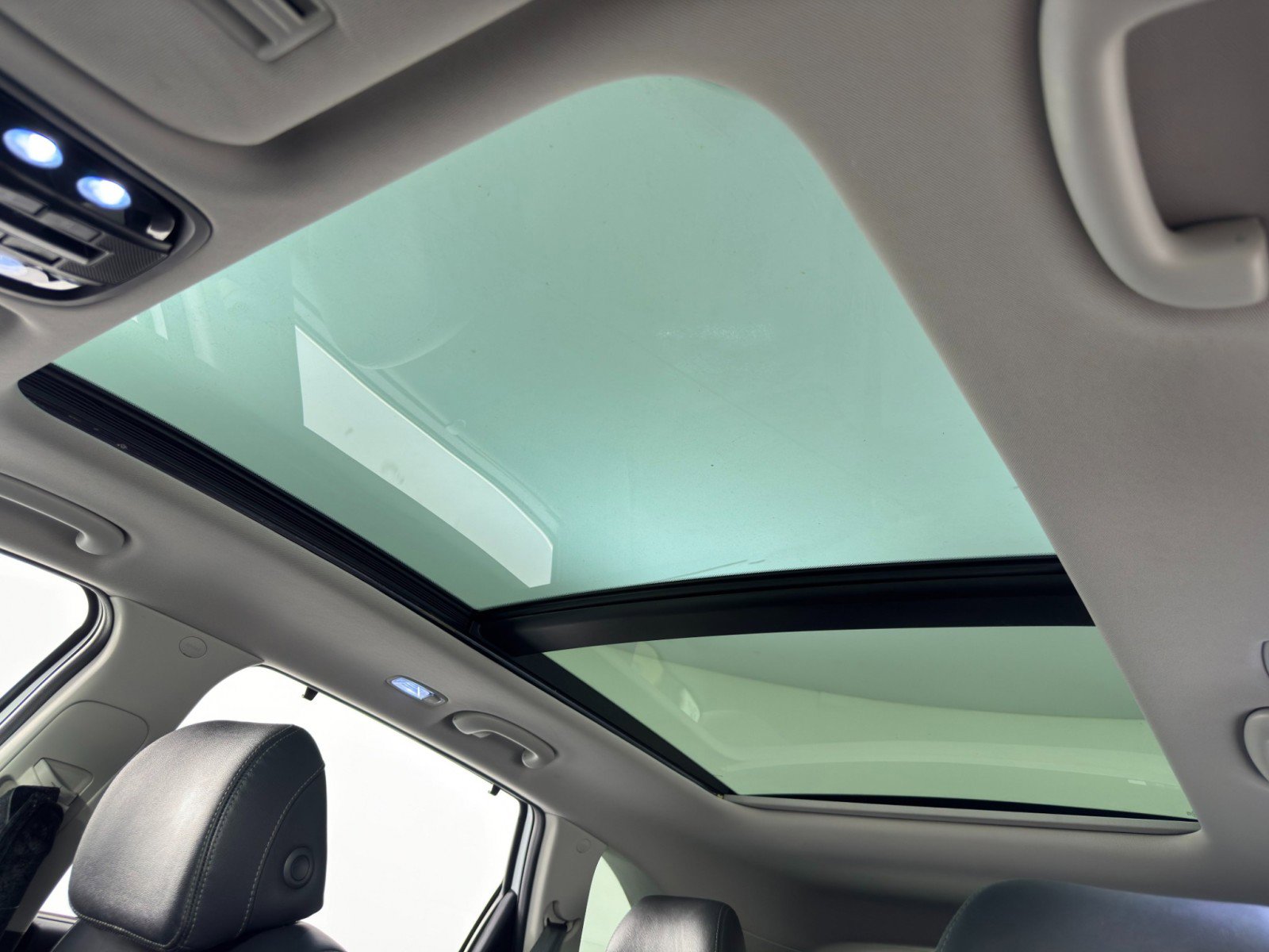 Used 2017 Kia Sorento EX w/ EX Advanced Touring Package image 11