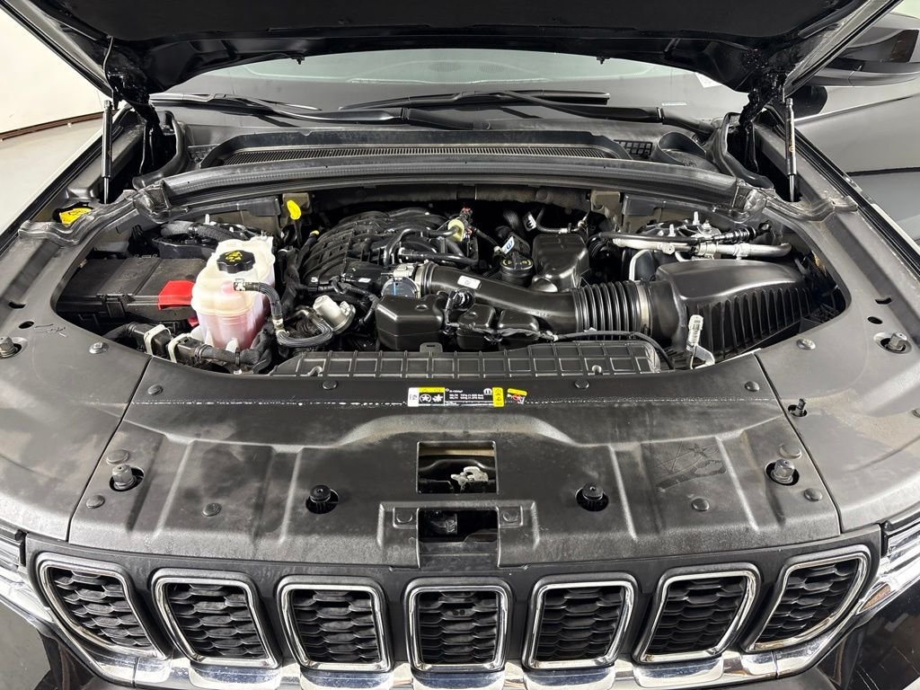 Used 2025 Jeep Grand Cherokee Laredo w/ MOPAR Finishing Package RWD image 39