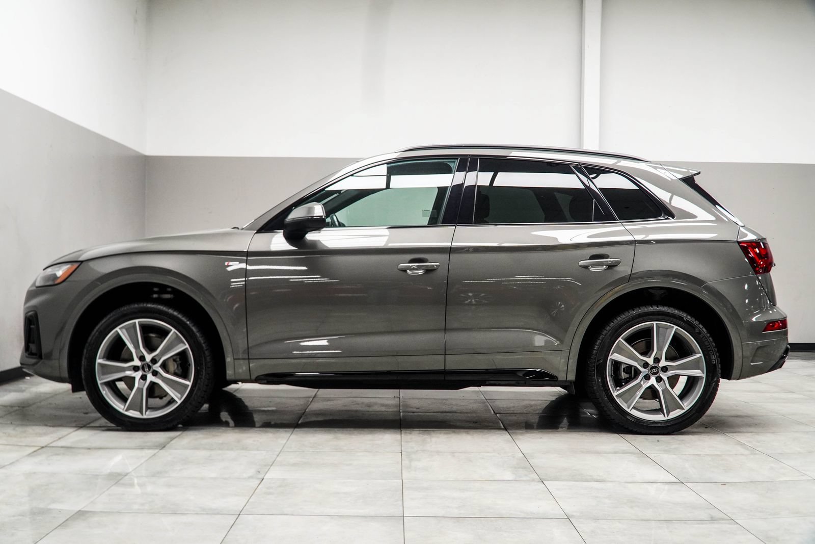 Used 2025 Audi Q5 2.0T Premium AWD/4WD image 11