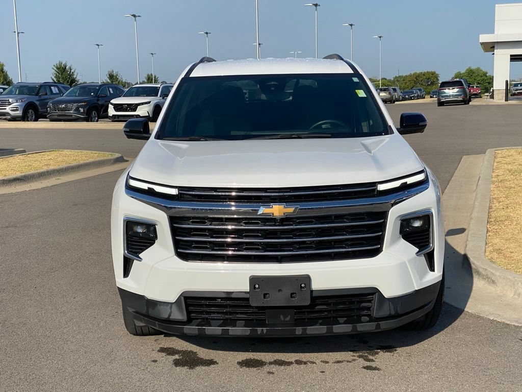 Used 2024 Chevrolet Traverse LT FWD image 2