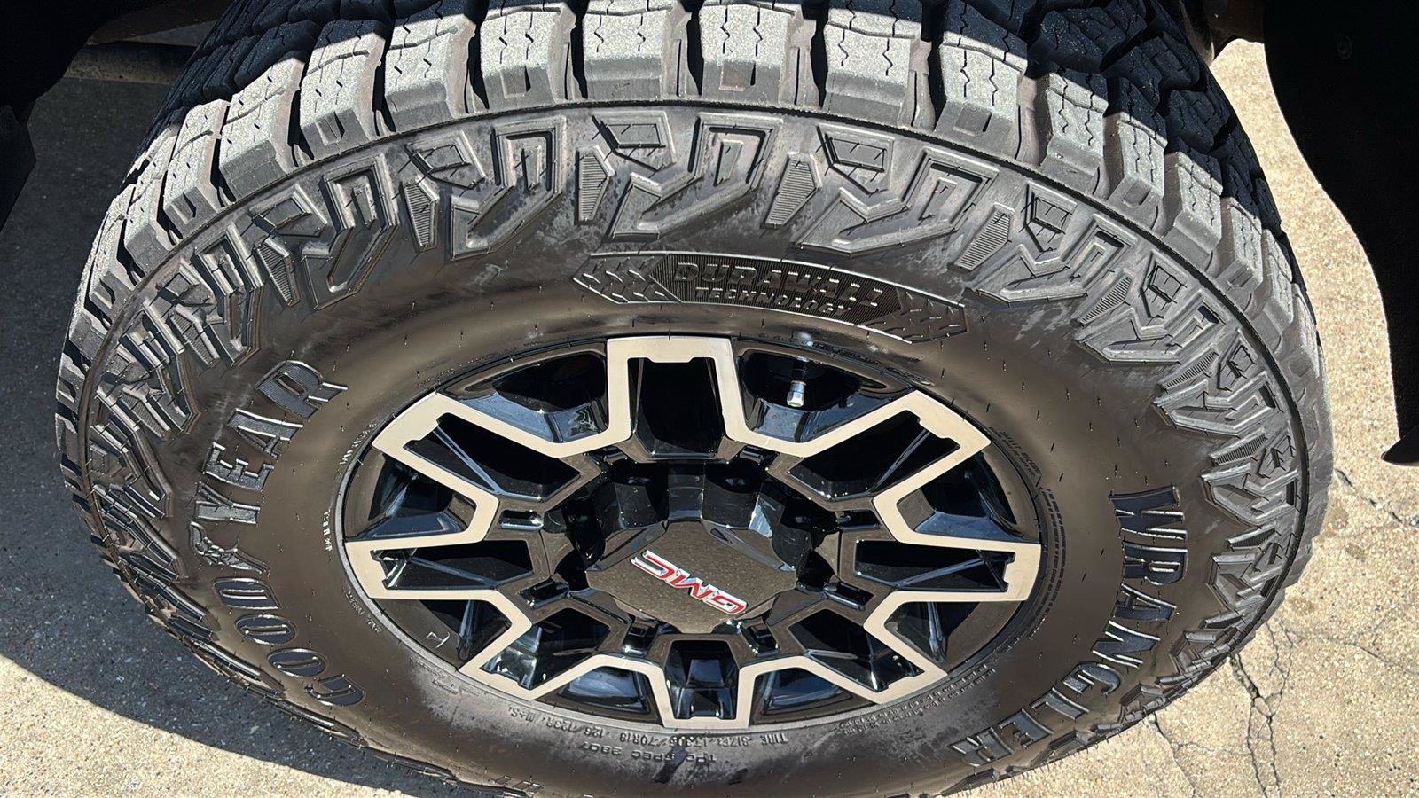 Certified 2025 GMC Sierra 2500 AT4X AWD/4WD image 11