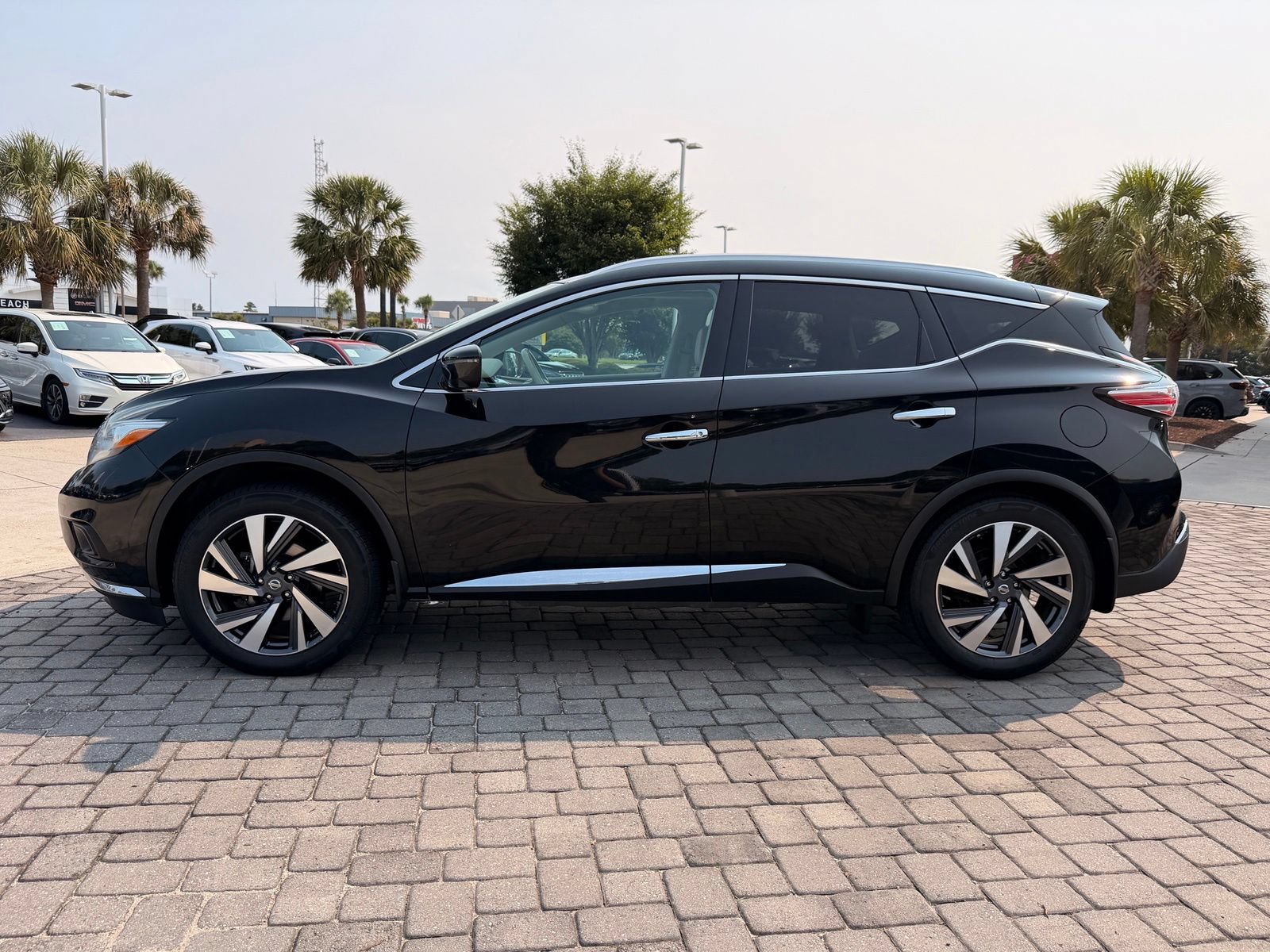 Used 2017 Nissan Murano Platinum w/ Platinum Technology Package FWD image 12