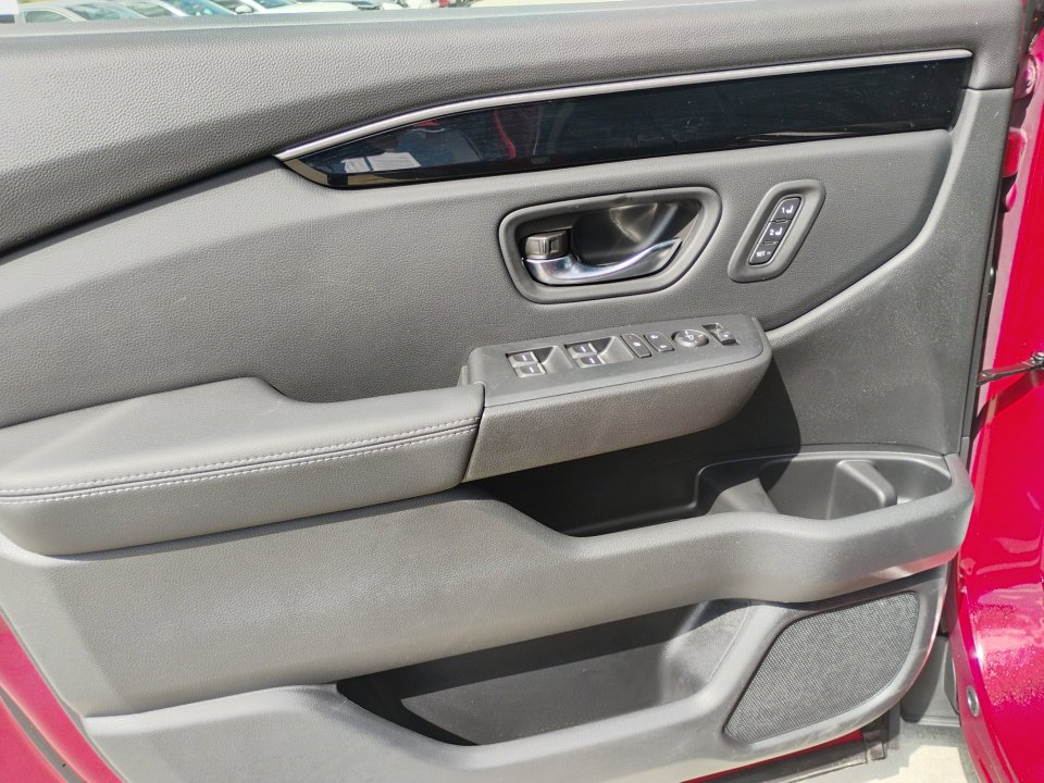 Certified 2025 Honda Pilot EX-L image 32