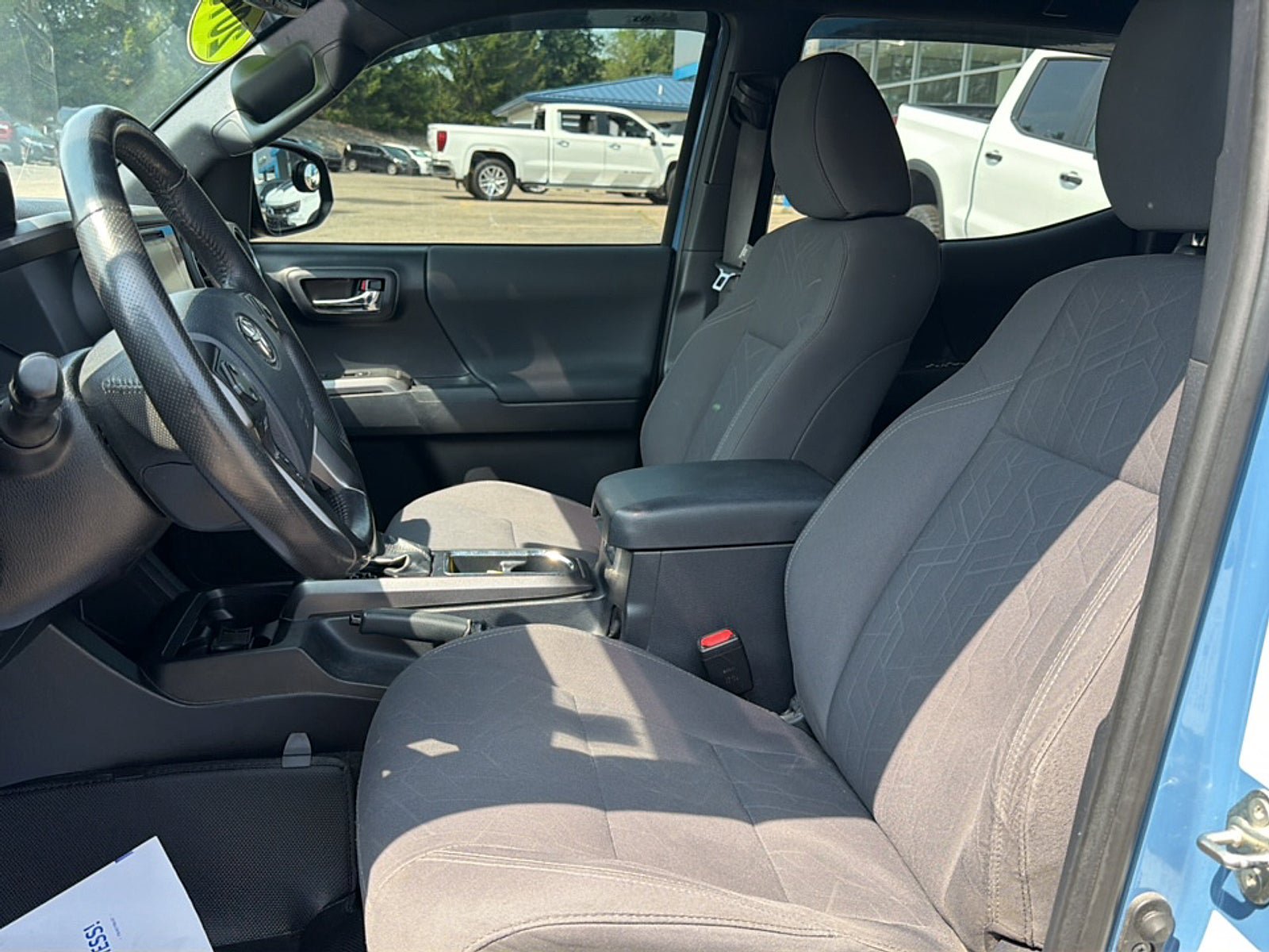 Used 2019 Toyota Tacoma SR5 AWD/4WD image 16