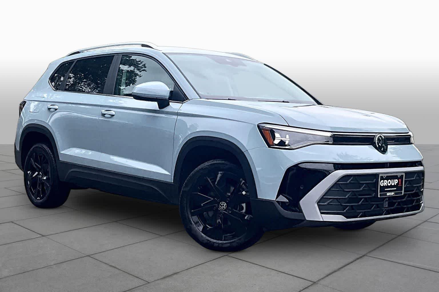 New 2026 Volkswagen Taos SE FWD image 2