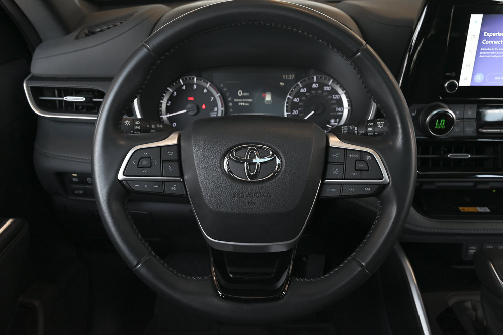 Used 2024 Toyota Highlander XSE FWD image 8