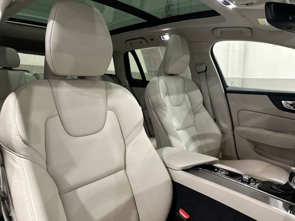 Used 2022 Volvo V60 T5 Cross Country image 6