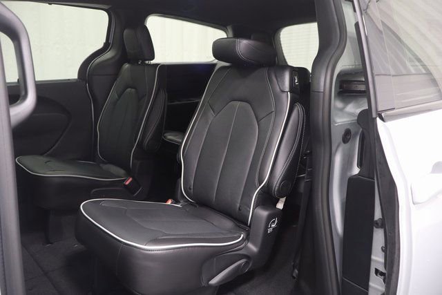 New 2026 Chrysler Pacifica Limited w/ S Appearance Package image 11