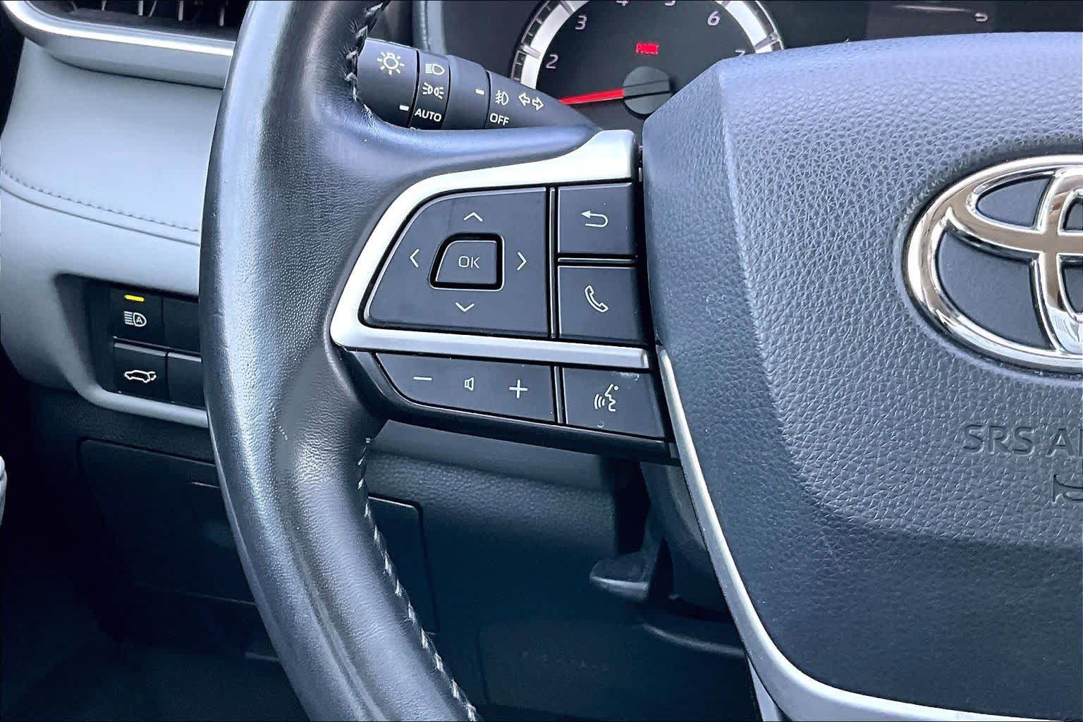 Used 2022 Toyota Highlander LE FWD image 22