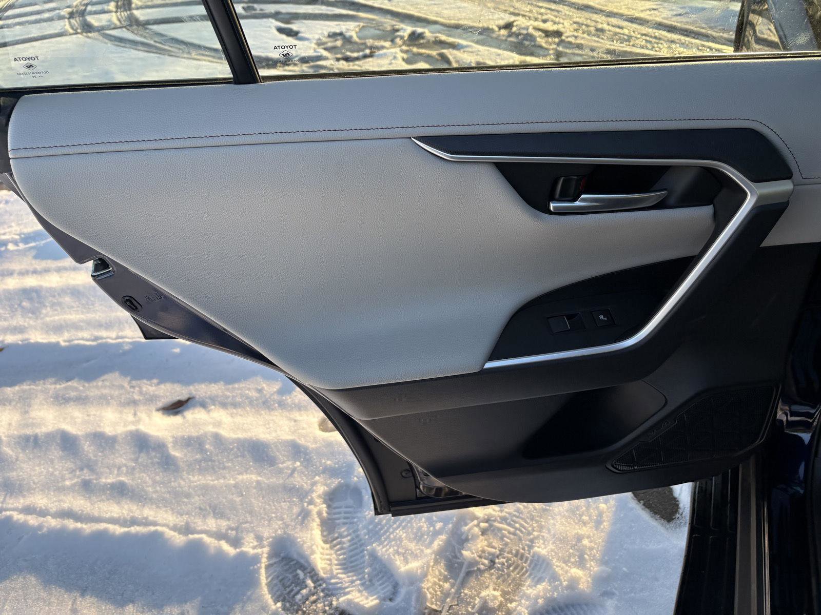 Used 2024 Toyota RAV4 Limited image 15