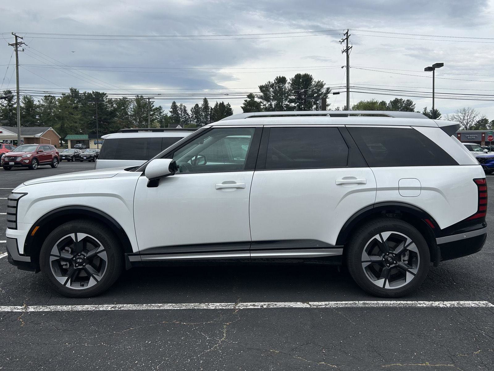 Used 2026 Hyundai Palisade Limited AWD/4WD image 2